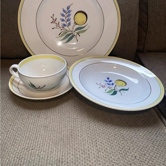 Wildflower Arabia Made in Finland Handpainted also Marked R-30cm Serving Platter - Picture 10 of 11